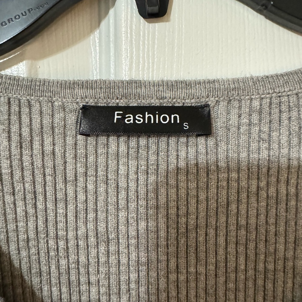 Gray Ribbed Sweater - Picture 3 of 3